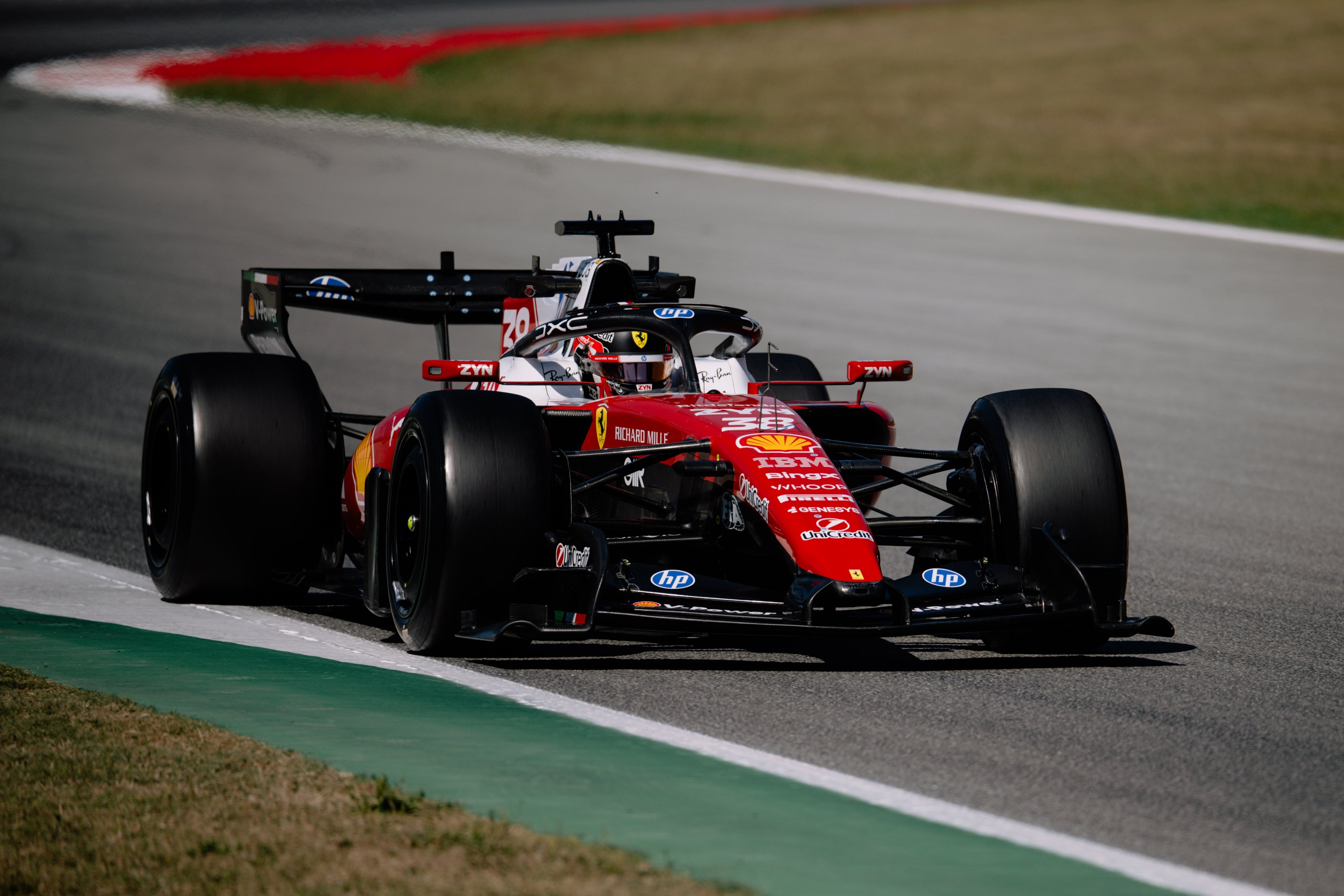 Pirelli testa pneus de 2027 da F1 com Ferrari e Cadillac em Barcelona