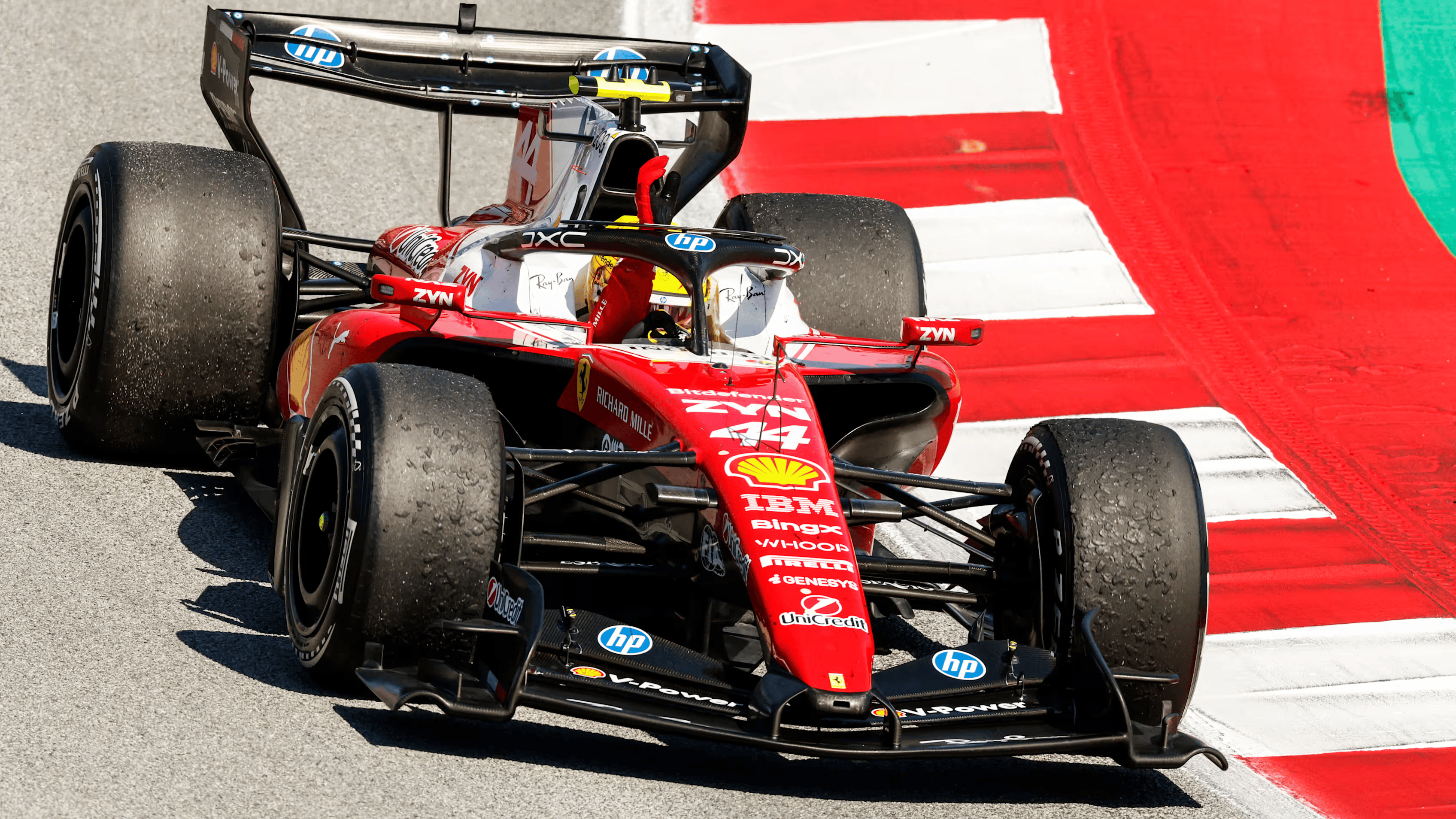 Ferrari inova com tecnologia de resfriamento e garante vitória de Hamilton