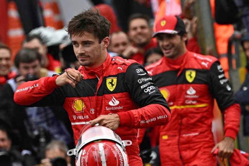 Contratos de Leclerc e Sainz com a Ferrari valem até o fim da temporada 2024 (Foto: Ben Stansall / AFP)