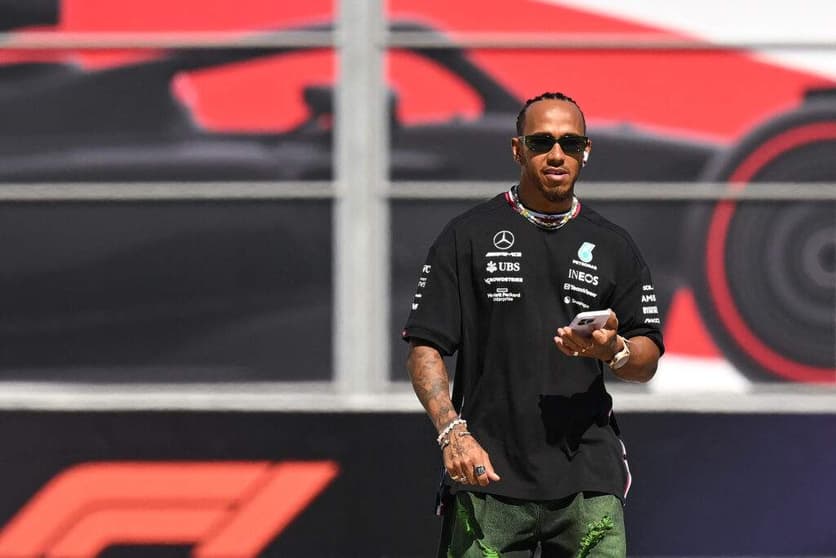 Lewis Hamilton tem contrato com a Mercedes até o fim do ano (Foto: AFP)