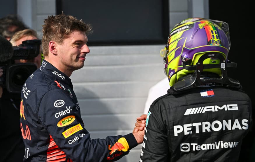 Verstappen e Hamilton possuem, atualmente, os maiores salários da F1 (Foto: AFP)