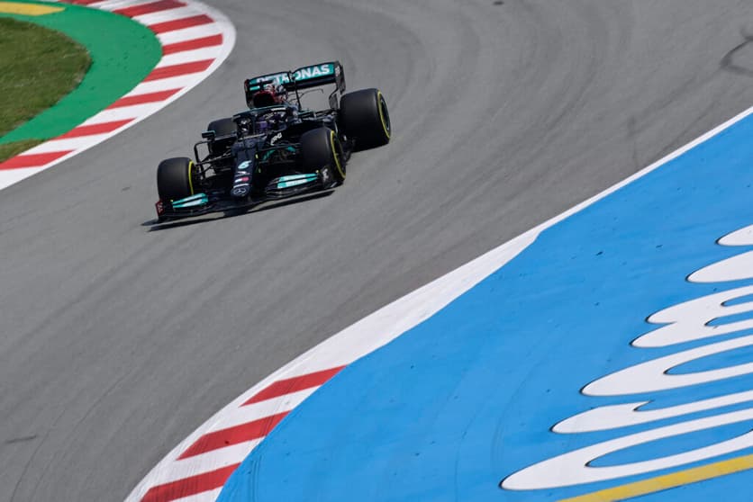 Lewis Hamilton faz novamente história na F1. Agora, com a pole 100 no Mundial (Foto: AFP)
