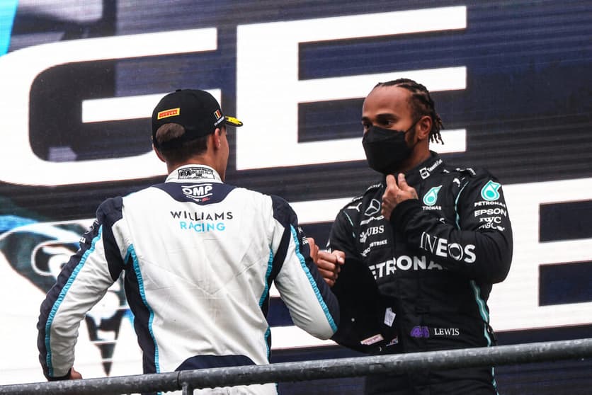 George Russell e Lewis Hamilton serão companheiros de equipe em 2022 (Foto: Kenzo Tribouillard/AFP)