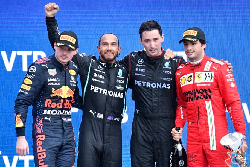 Max Verstappen está só 2 pontos atrás de Lewis Hamilton no campeonato (Foto: Alexander Nemenov/AFP)