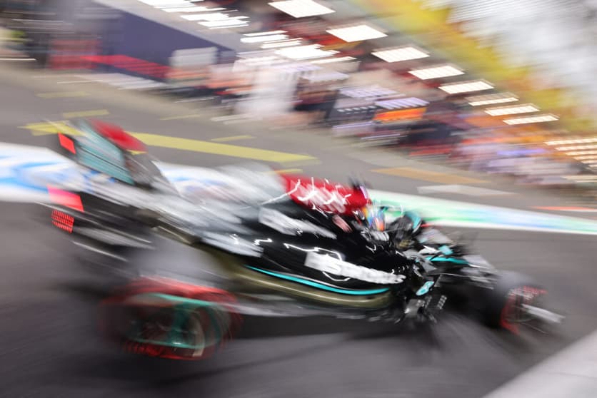 Lewis Hamilton vai largar na pole do GP da Arábia Saudita (Foto: AFP)