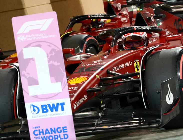 Charles Leclerc larga na pole do GP do Bahrein (Foto: Beto Issa)