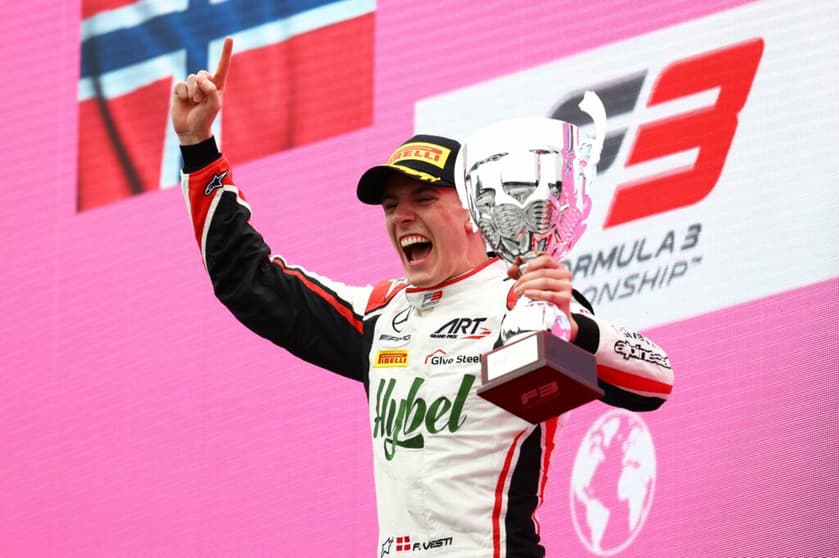Frederik Vesti venceu a corrida principal na Áustria da F3 em 2021  (Foto: F3/Twitter)