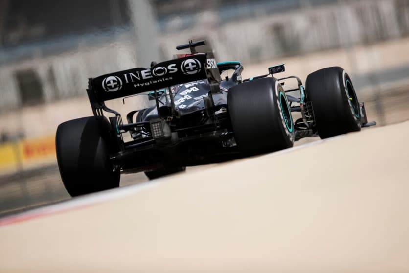 A Mercedes enfrenta enormes dificuldades com a traseira do W12 (Foto: Mercedes)