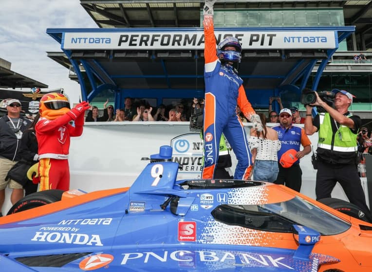 Scott Dixon celebra pole da Indy 500 (Foto: IndyCar)