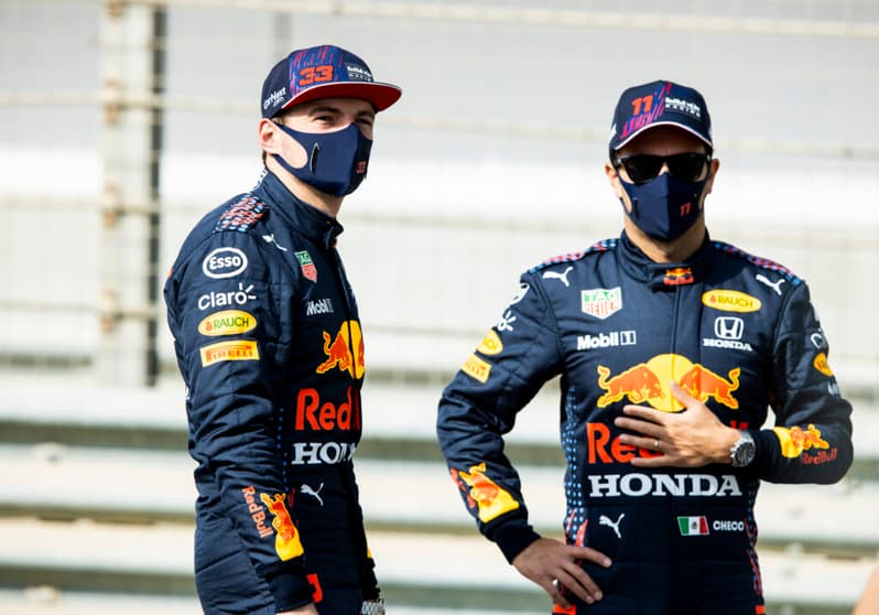 Max Verstappen e Sergio Pérez são companheiros de equipe na Red Bull em 2021 (Foto: Getty Images/Red Bull Content Pool)