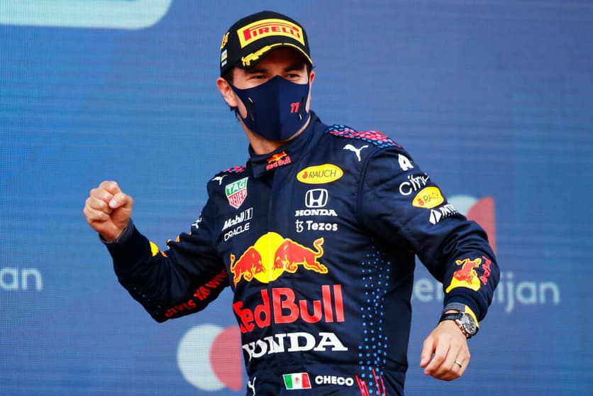Sergio Pérez foi o primeiro piloto na era híbrida a vencer por duas equipes diferentes (Foto: Maxim Shemetov/Red Bull Content Pool/Getty Images)