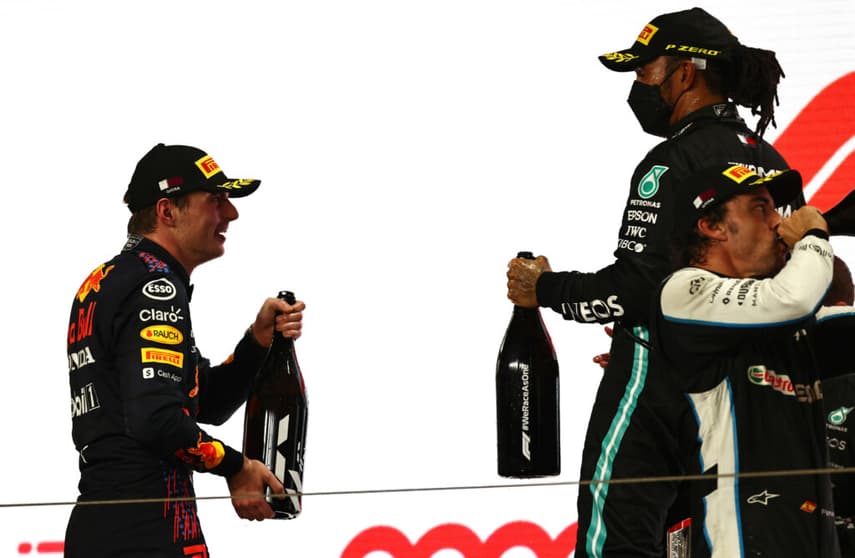 Rivalidade pesada entre Hamilton e Verstappen se estende às equipes e até às garagens (Foto: Mark Thompson/Getty Images/Red Bull Content Pool)