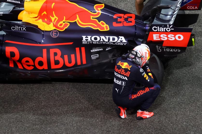 Verstappen sofreu com cãibras na volta final de Abu Dhabi (Foto: Clive Rose/Getty Images/Red Bull Content Pool)