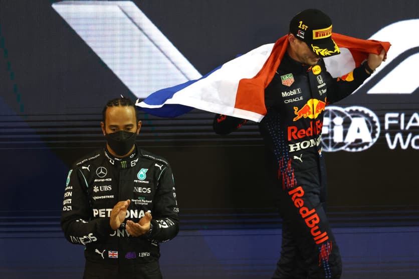 Perda do título de 2021 abalou Hamilton, que cogitou deixar F1 (Foto: Clive Rose/Getty Images/Red Bull Content Pool)