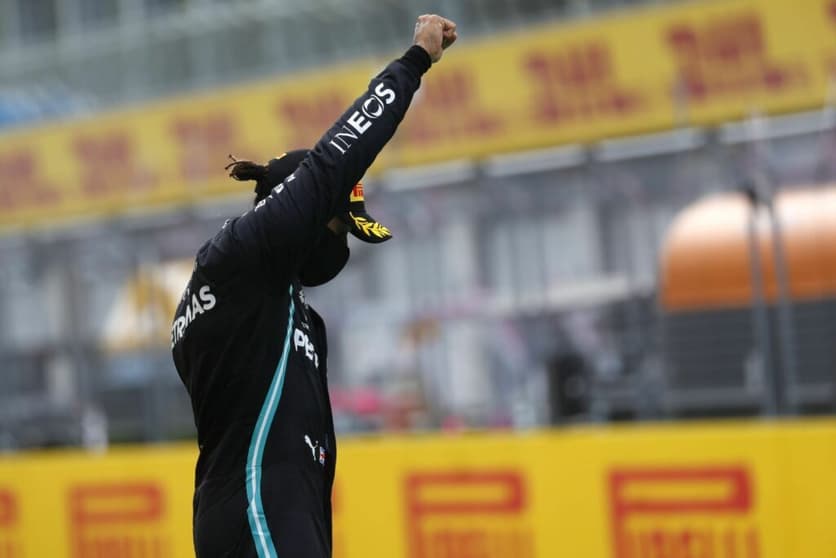 Lewis Hamilton levou o debate antirracista para o meio da Fórmula 1 (Foto: AFP)