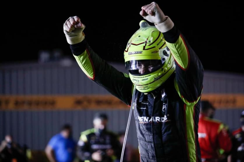 Simon Pagenaud celebra vitória em Iowa (Foto: Indycar)