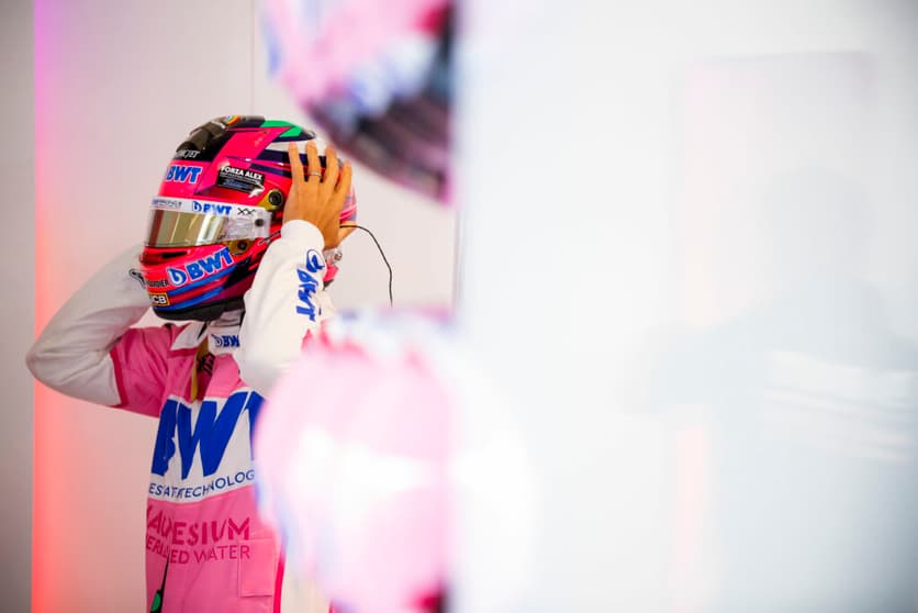Sergio Pérez coça a cabeça para encontrar vaga na F1 (Foto: Racing Point)