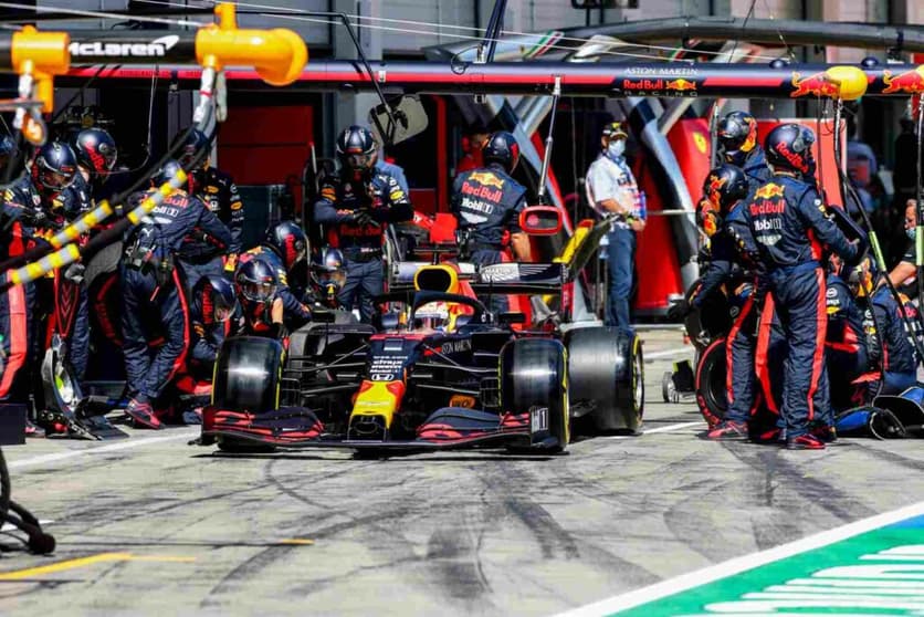 A Pirelli optou por gamas distintas de pneus para os dois finais de semana de F1 na Áustria (Foto: Getty Images/Red Bull Content Pool)