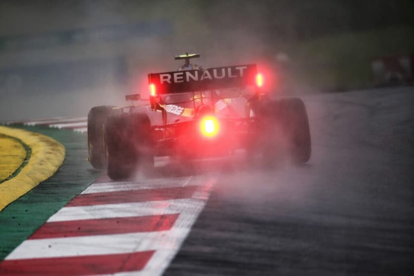 Esteban Ocon sofreu na primeira classificação após retornar à Fórmula 1 e sai em 14º (Foto: Renault)