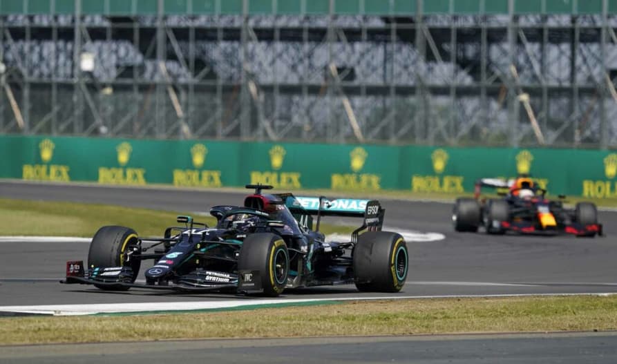 Lewis Hamilton foi o autor da volta mais rápida em Silverstone (Foto: AFP)