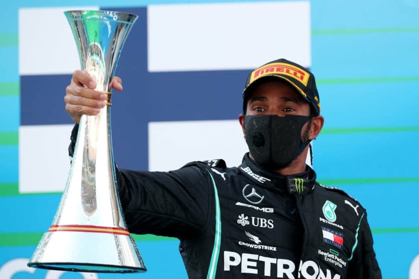 Lewis Hamilton terminou a corrida 24 segundos na frente de Max Verstappen (Foto: AFP)