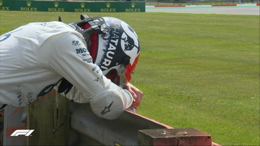 Daniil Kvyat bateu no GP da Inglaterra (Foto: Reprodução/Twitter)
