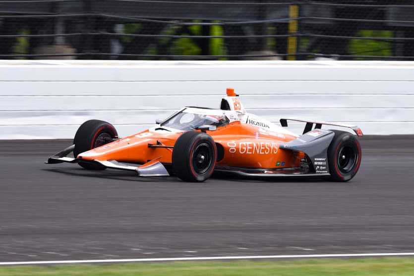 James Hinchcliffe foi o mais rápido no primeiro dia de treinos para a Indy 500 (Foto: Indycar)