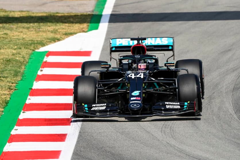 Lewis Hamilton foi o mais rápido com sobras no TL2 em Barcelona (Foto: Mercedes)