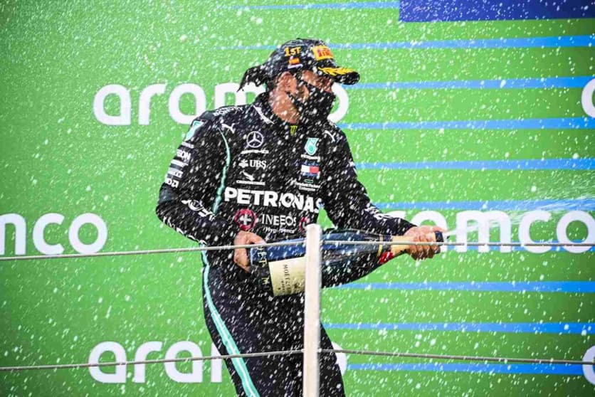 Lewis Hamilton largou da pole e venceu o GP da Espanha com facilidade (Foto: Mercedes)