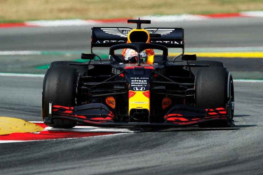 Max Verstappen ficou só atrás das Mercedes de Lewis Hamilton e Valtteri Bottas no grid espanhol (Foto: Getty Images/Red Bull Content Pool)