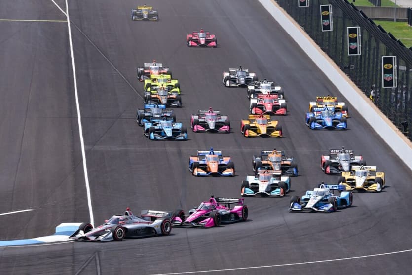 Largada do primeiro GP de Indianápolis de 2020, ano de introdução do aeroscreen (Foto: Indycar)