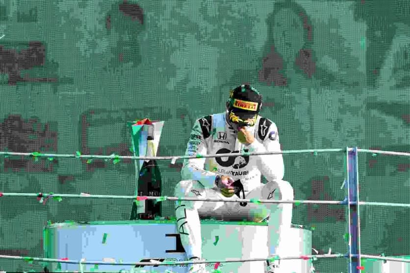 A emoção de Pierre Gasly após a vitória no GP da Itália (Foto: Getty Images/Red Bull Content Pool)