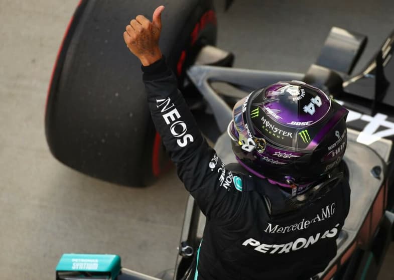 Lewis Hamilton brilhou no sábado em Sóchi (Foto: AFP)