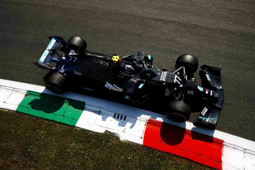 Valtteri Bottas acelera no veloz circuito de Monza (Foto: Mercedes)