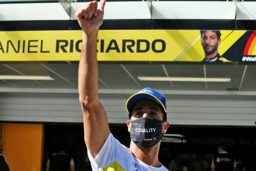 Ricciardo e a máscara de igualdade (Foto: Renault)