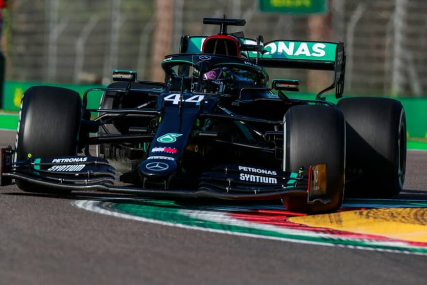 Lewis Hamilton comanda a Mercedes com nova pintura. Em 2021, ela fica (Foto: Mercedes)