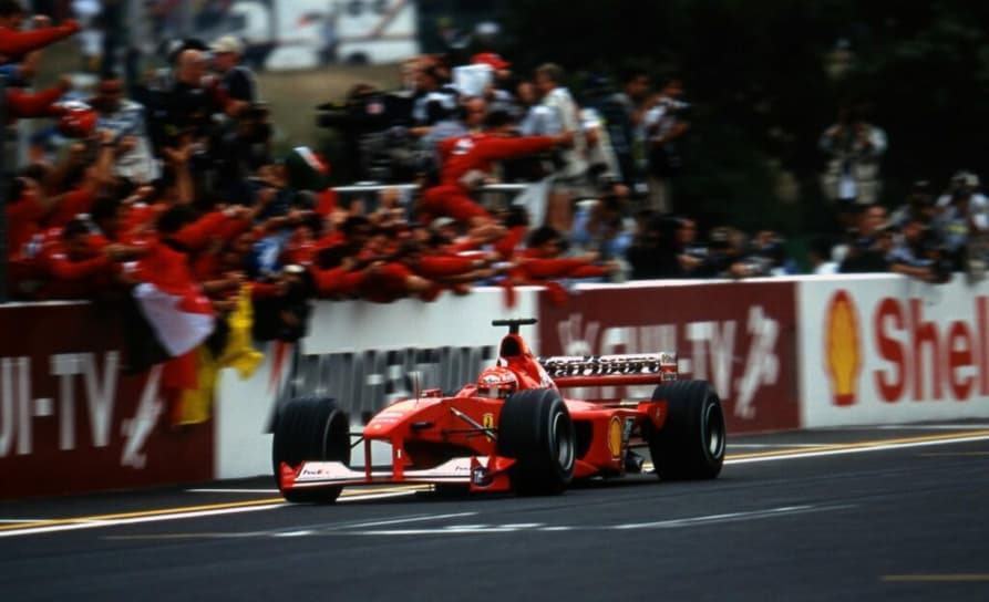 Michael Schumacher confirmou o título em 2000 e ainda ajudou a Ferrari a ser campeã (Foto: Reddit)