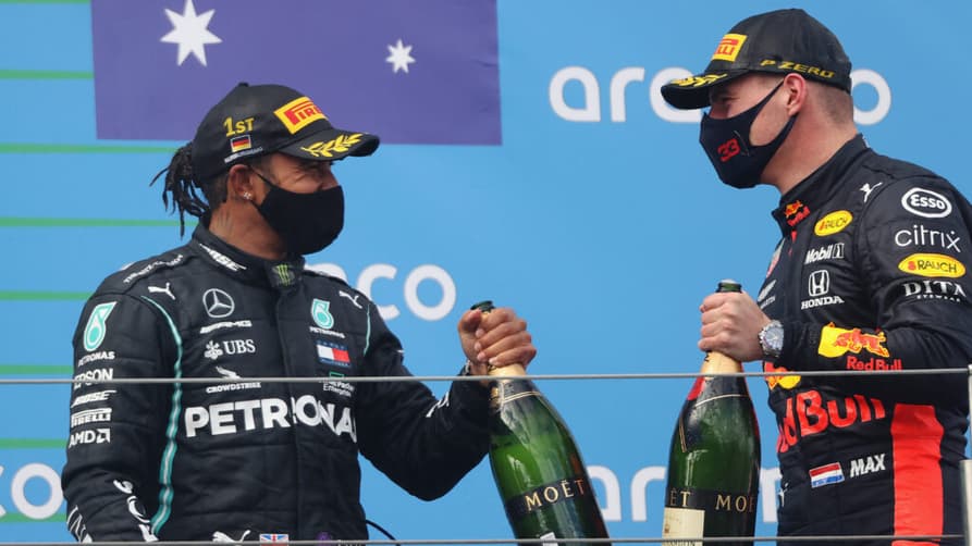 Lewis Hamilton e Max Verstappen carregam suas equipes nas costas (Foto: Getty Images/Red Bull Content Pool)