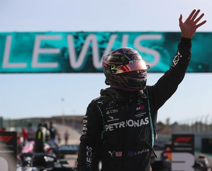 Lewis Hamilton brilhou novamente para ficar com o primeiro posto no grid de largada (Foto: AFP)