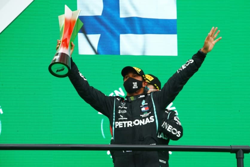 Lewis Hamilton simplesmente não cansa de vencer (Foto: Beto Issa)