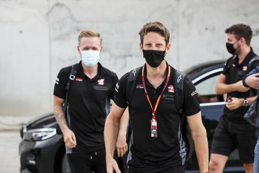 Kevin Magnussen e Romain Grosjean foram companheiros na Haas durante quatro temporada (Foto: Haas)