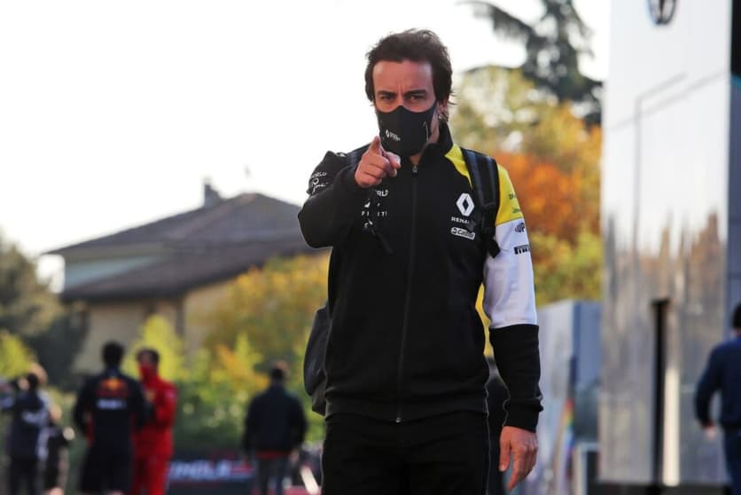Fernando Alonso não estará na apresentação (Foto: Renault)