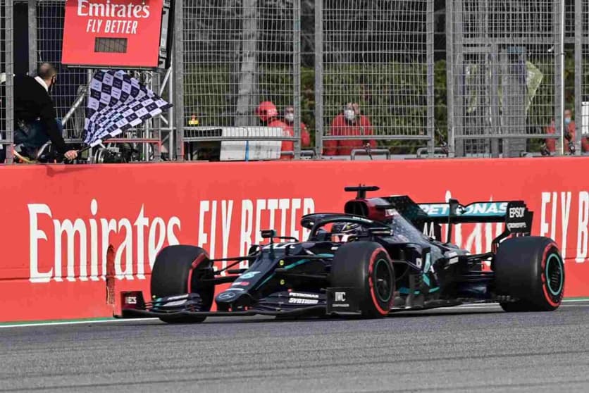 Lewis Hamilton brilhou em Ímola (Foto: AFP)