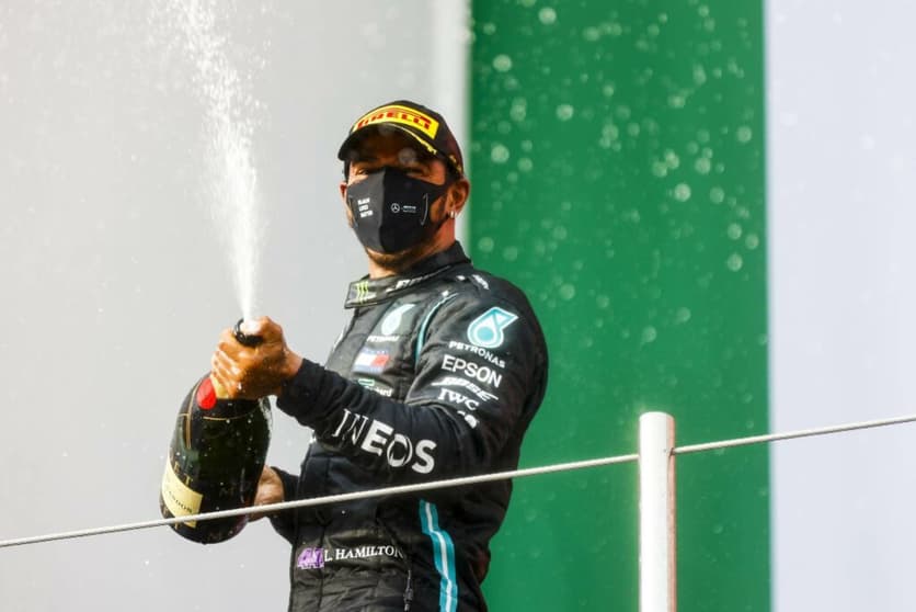 Lewis Hamilton ainda não possui contrato para a próxima temporada (Foto: Mercedes)