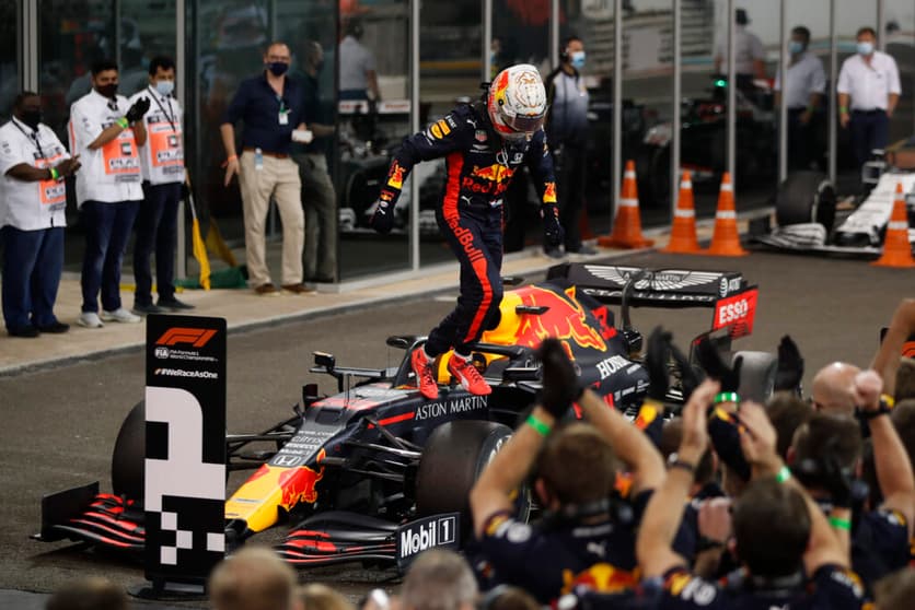 Max Verstappen não deu chances aos rivais no GP de Abu Dhabi da F1 (Foto: AFP)