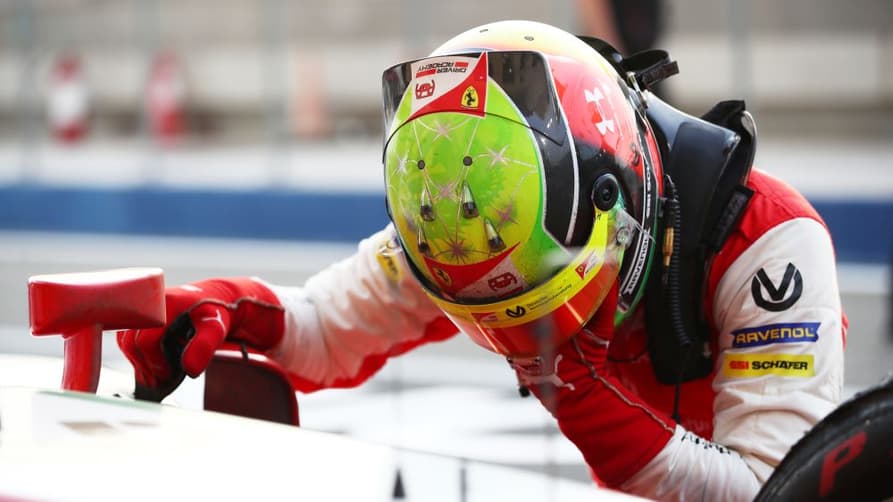 Mick Schumacher emocionado com o título da Fórmula 2 (Foto: FIA Fórmula 2)