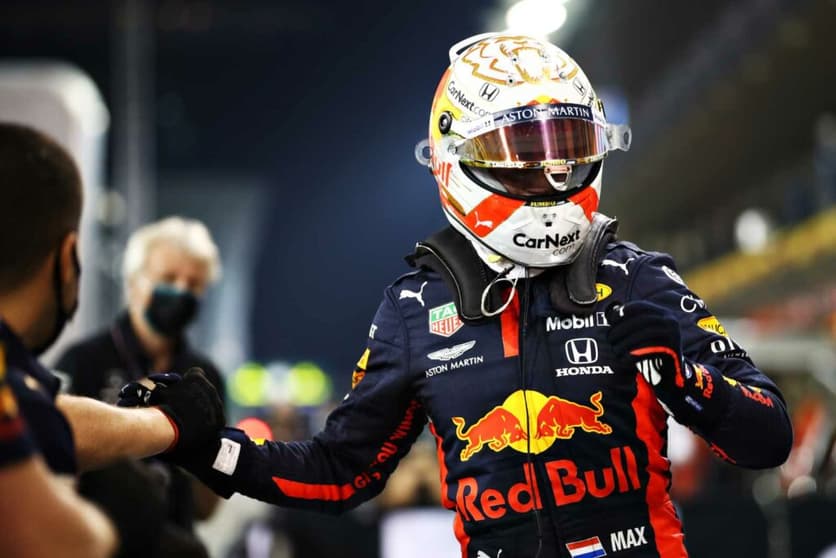Max Verstappen comemora pole em Abu Dhabi. (Foto: Red Bull Content Pool)