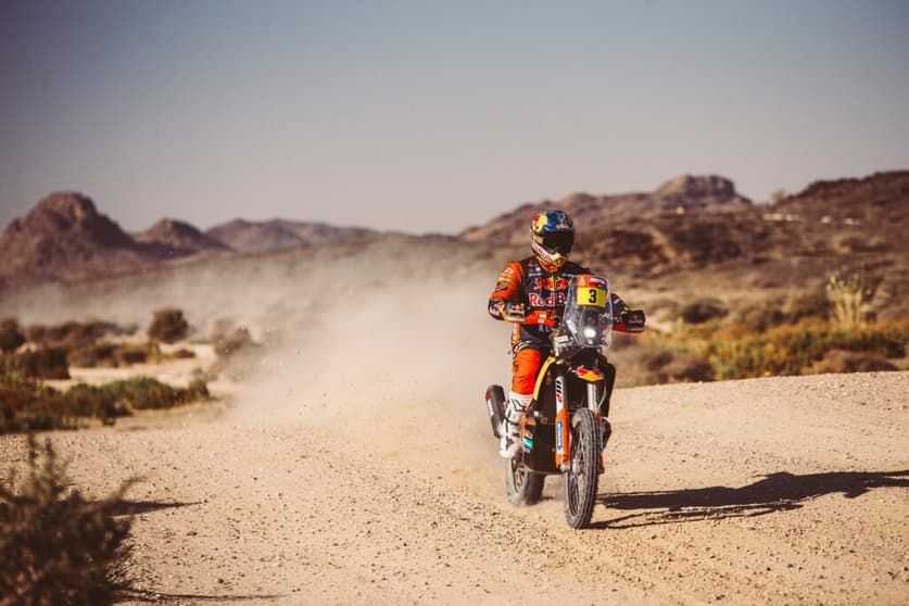 Toby Price foi o melhor do dia entre as motos no Dakar (Foto: Red Bull Content Pool)