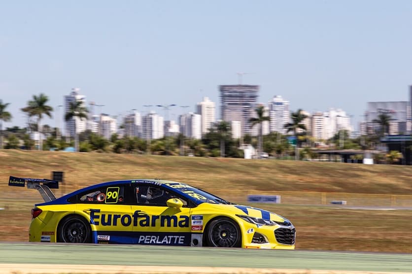 Ricardo Maurício é o pole da nona etapa da Stock Car (Foto: Bruno Terena)