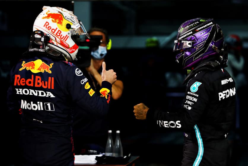 Max Verstappen segue de olho em Lewis Hamilton (Foto: Getty Images/Red Bull Content Pool)